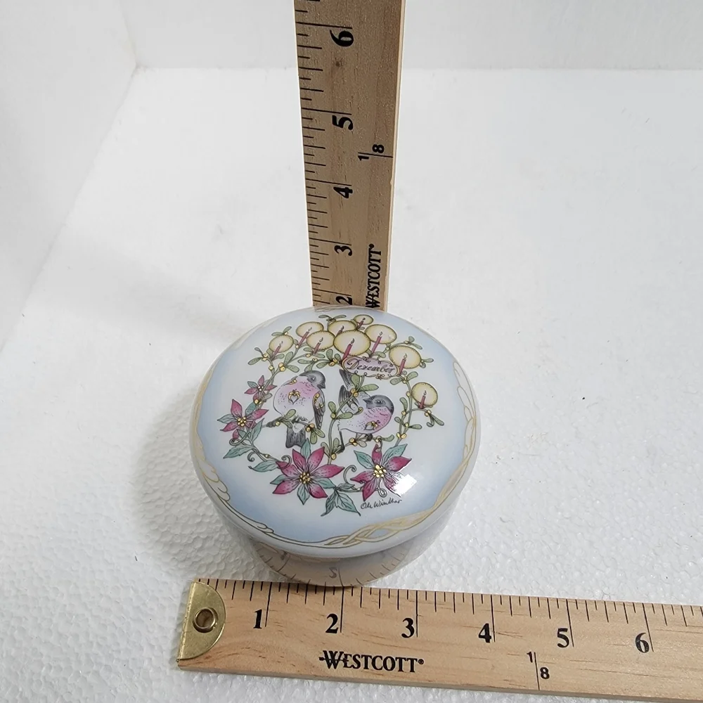 Vintage Hutschenreuther Ole Winther December Porcelain Trinket Box Motif 201-212